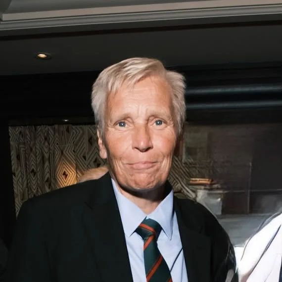 Dr. Barry Childe
